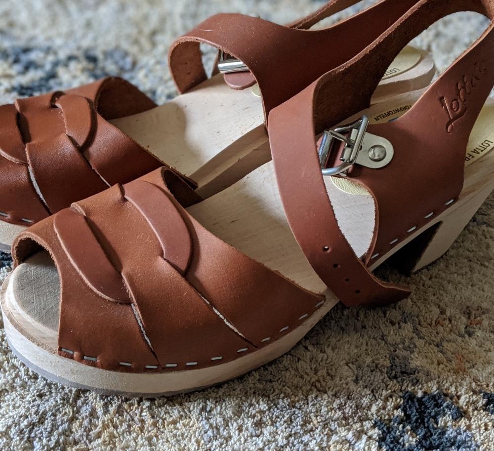Lotta from Stockholm peep toe tan leather clogs
